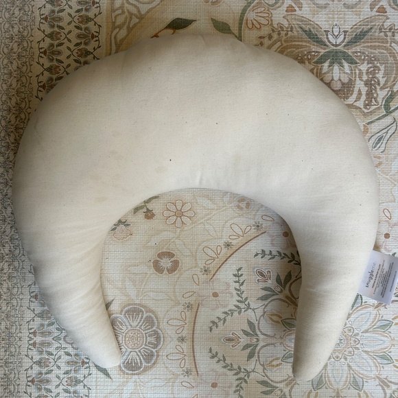 Snuggle Me Breastfeeding Pillow - Picture 2 of 3